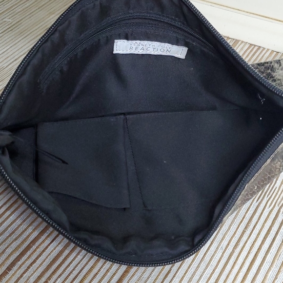 Kenneth Cole Reaction 12x7 metallic snakeclutch - Picture 6 of 7